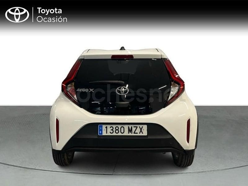 Usado Toyota Aygo X Play 72 CV (52 kW) 2025 Blanco SUV
