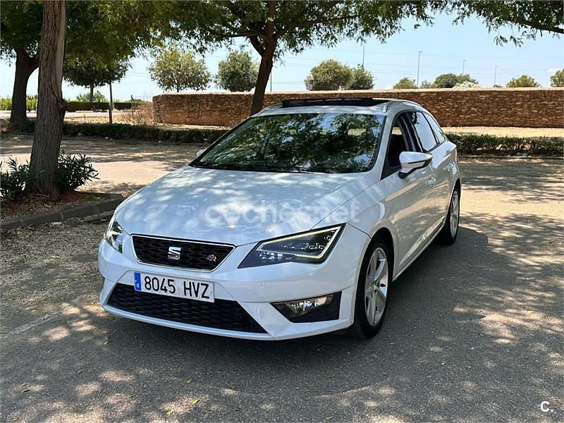 Usado Seat Leon FR 150 CV (110 kW) 2014 Blanco Familiar