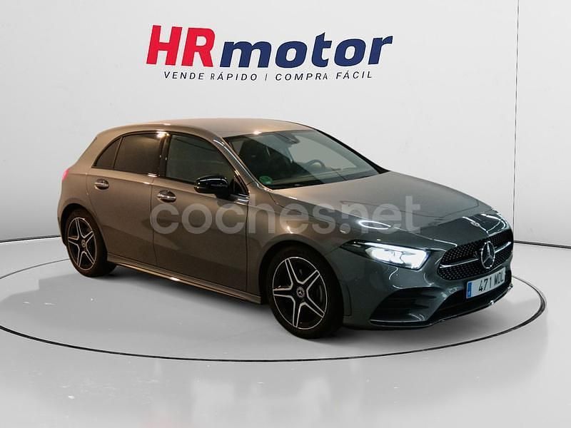 Gris / plata Usado 2023 Mercedes A180 AMG line Berlina | 30.890 € (Precio justo) - Imagen 1/4