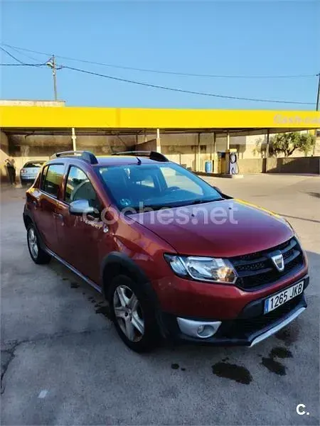 Usado Dacia Sandero Stepway 90 CV (66 kW) 2015 Rojo Berlina