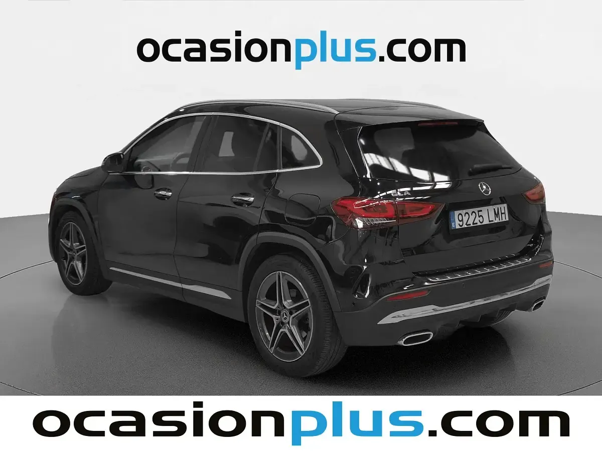 Usado Mercedes GLA180 AMG 136 CV (100 kW) 2021 Negro SUV