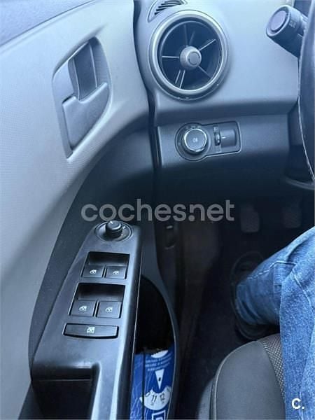Usado Chevrolet Aveo LTZ 95 CV (69 kW) 2012 Gris / plata Berlina