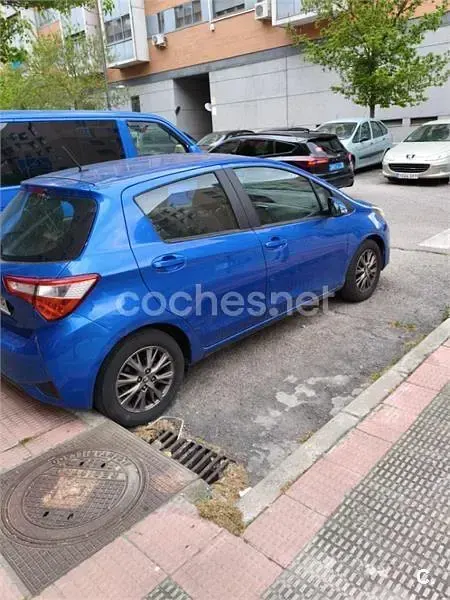Usado Toyota Yaris Active 69 CV (50 kW) 2017 Azul Berlina
