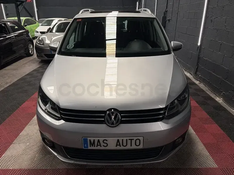 Usado VW Touran Advance 105 CV (77 kW) 2014 Gris / plata Monovolumen