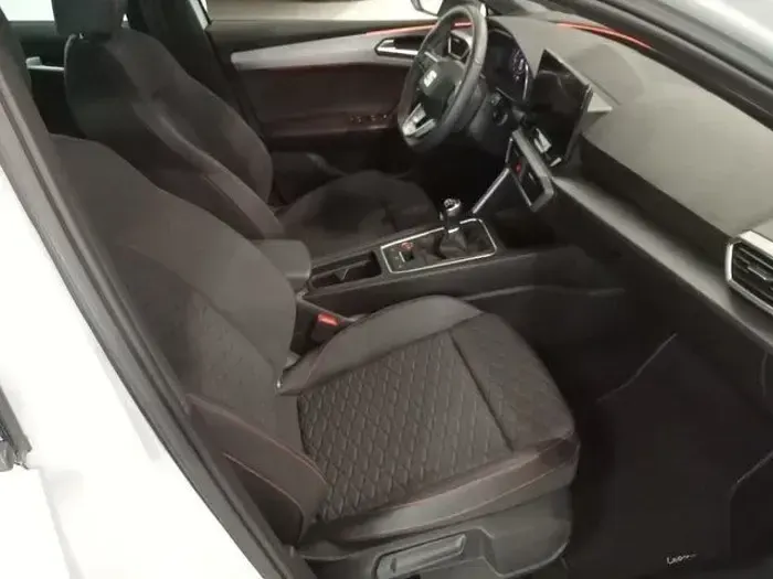 Usado Seat Leon FR 116 CV (85 kW) 2025 Blanco Berlina