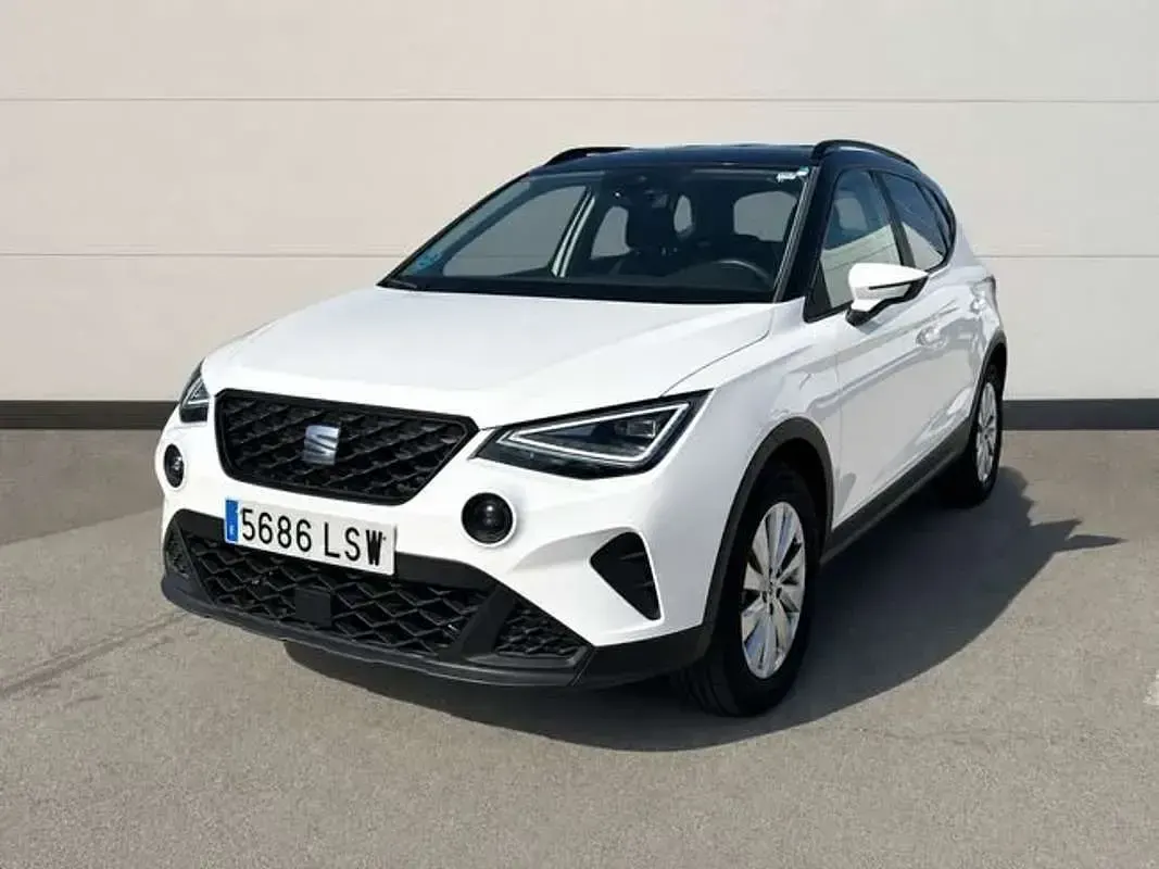 Usado Seat Arona Style Plus 110 CV (80 kW) 2021 Blanco SUV
