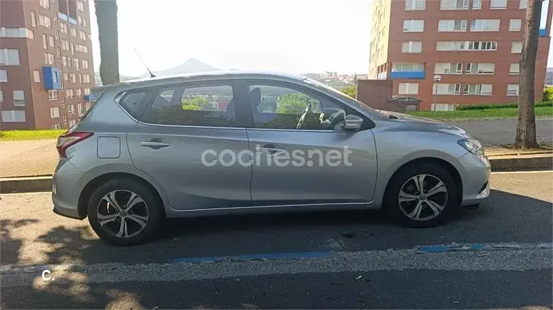 Usado Nissan Pulsar Acenta 110 CV (80 kW) 2015 Gris / plata Utilitario