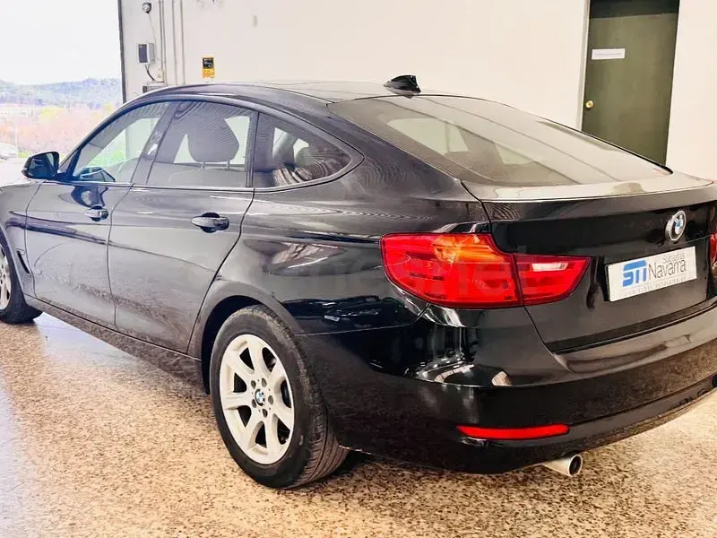 Usado BMW 318 Sport Line 143 CV (105 kW) 2014 Negro Berlina