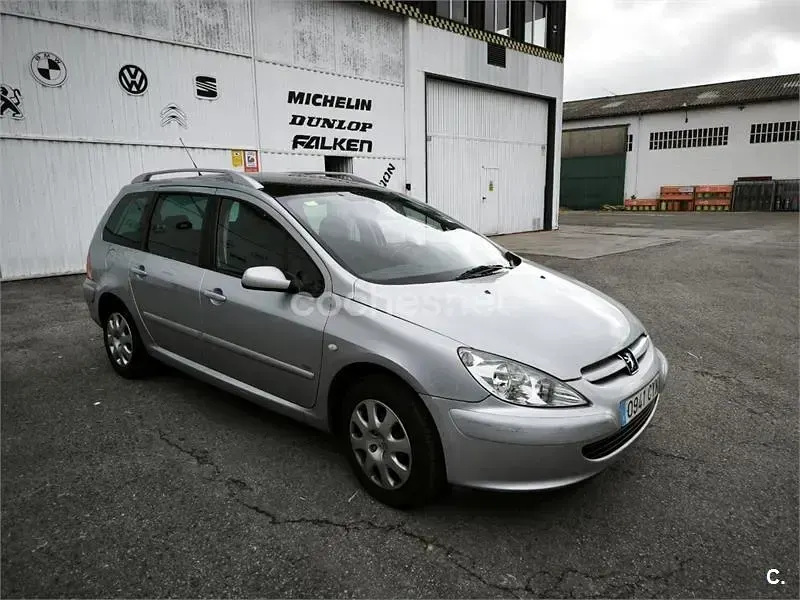 Usado Peugeot 307 90 CV (66 kW) 2004 Gris / plata Berlina