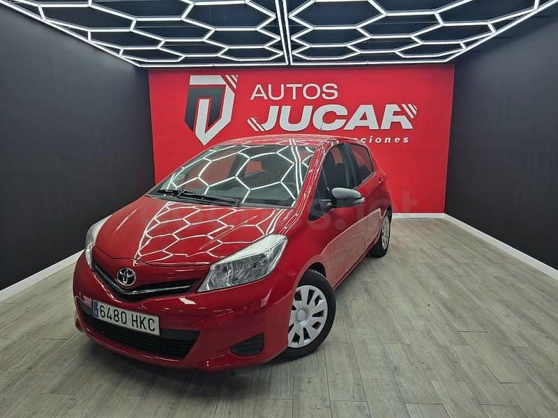 Usado Toyota Yaris Active 90 CV (66 kW) 2012 Rojo Utilitario