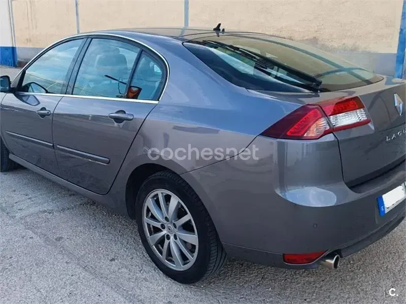 Usado Renault Laguna III Dynamique 130 CV (95 kW) 2012 Gris / plata Berlina