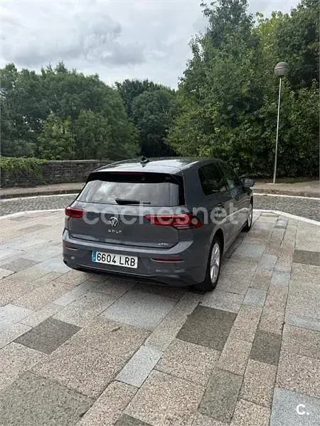 Usado VW Golf VIII 110 CV (80 kW) 2021 Gris / plata Berlina