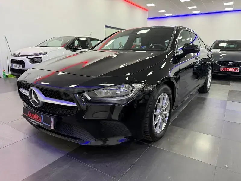 Usado Mercedes CLA200 Shooting Brake 150 CV (110 kW) 2022 Negro Familiar