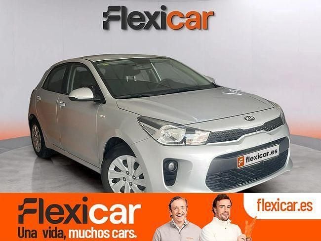 Usado Kia Rio 84 CV (61 kW) 2018 Gris Berlina