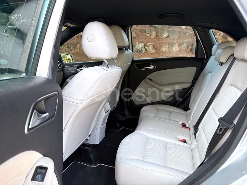 Usado Mercedes B200 136 CV (100 kW) 2015 Gris / plata Monovolumen