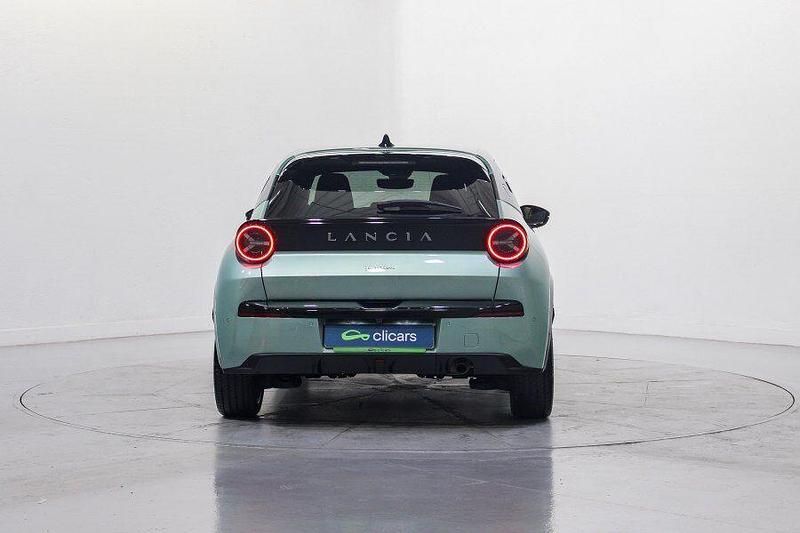 Usado Lancia Ypsilon 110 CV (80 kW) 2025 Verde Utilitario