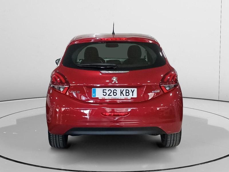 Usado Peugeot 208 Allure 111 CV (81 kW) 2017 Rojo Utilitario