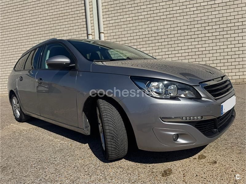 Gris / plata Usado 2017 Peugeot 308 Style Familiar | 7999 € (Precio justo) - Imagen 1/4