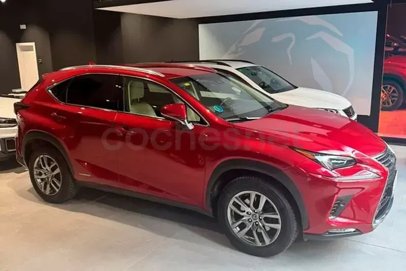 Usado Lexus NX300h Executive Line 197 CV (144 kW) 2018 Rojo SUV