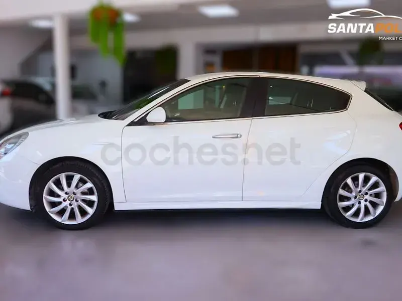 Usado Alfa Romeo Giulietta Distinctive 105 CV (77 kW) 2011 Blanco Utilitario