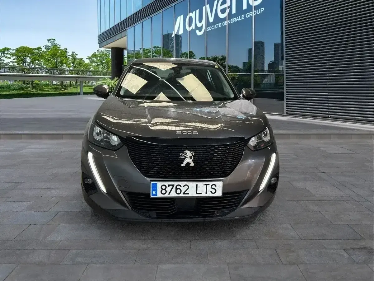 Usado Peugeot 2008 Active 110 CV (80 kW) 2021 Gris SUV