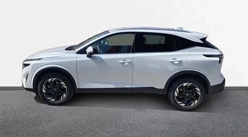 Usado Nissan Qashqai N-Connecta 140 CV (102 kW) 2024 Lunar white con techo midnight SUV