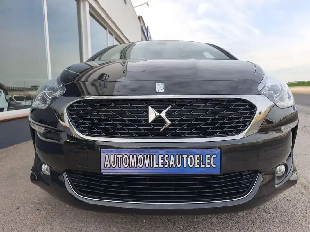 Usado Citroën DS5 120 CV (88 kW) 2016 Negro Utilitario