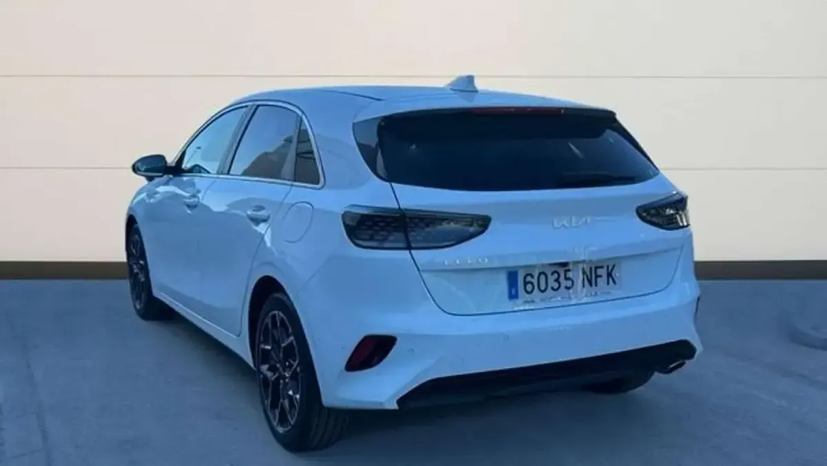 Usado Kia Ceed Style 101 CV (74 kW) 2025 Blanco Utilitario