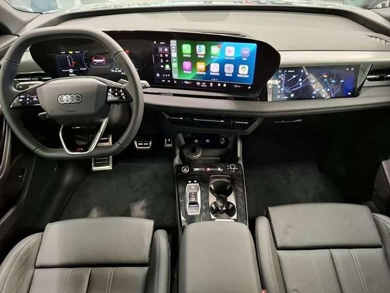 Usado Audi e-tron S-Line 225 kW (306 CV) 2024 Gris SUV