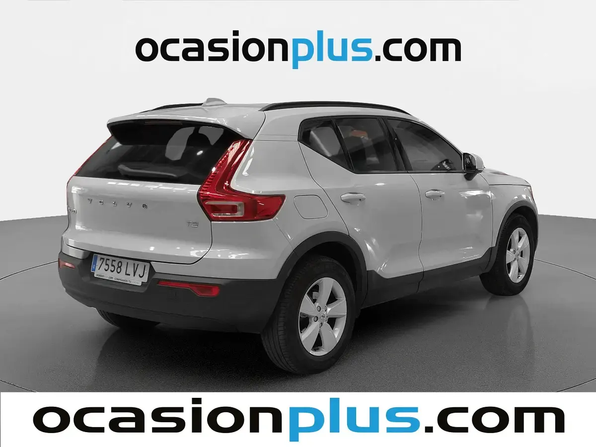Usado Volvo XC40 Momentum 129 CV (94 kW) 2021 Gris plata SUV