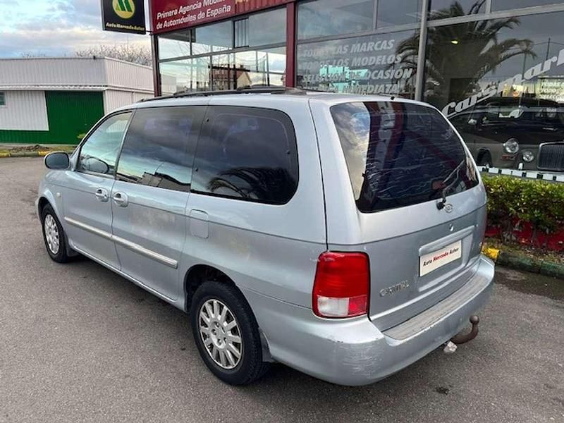 Usado Kia Carnival EX 144 CV (105 kW) 2002 Gris Monovolumen