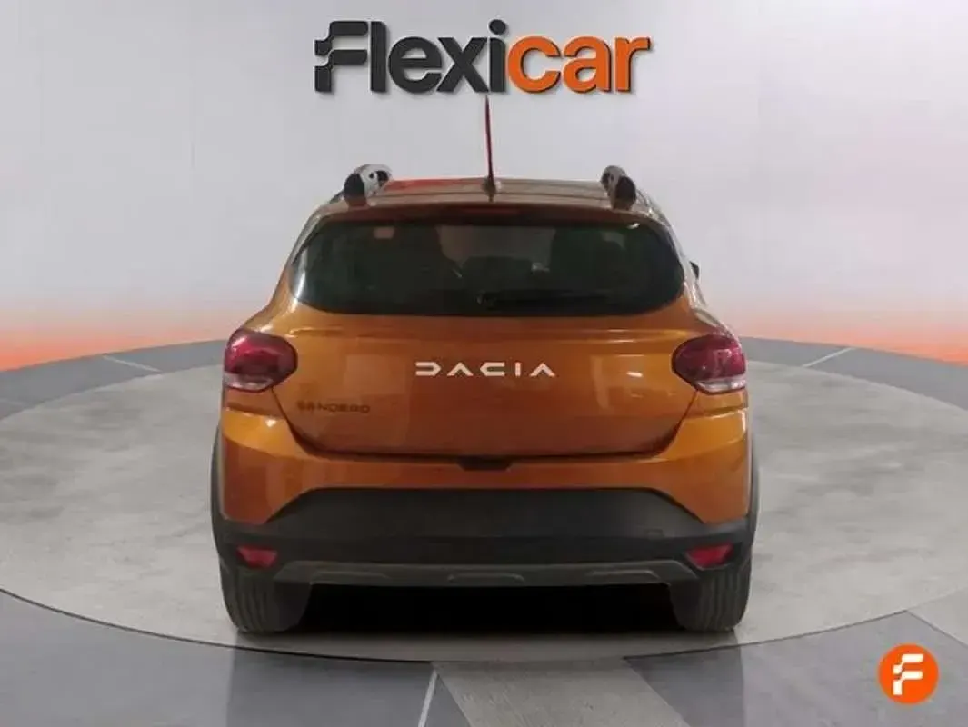 Usado Dacia Sandero Essentiel 91 CV (66 kW) 2023 Naranja Utilitario