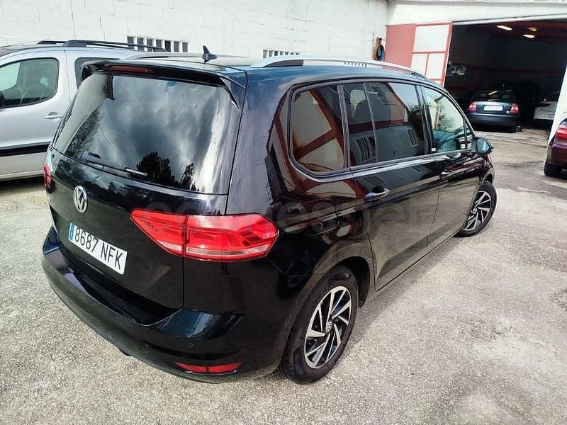 Usado VW Touran Sportline 115 CV (84 kW) 2018 Negro Monovolumen