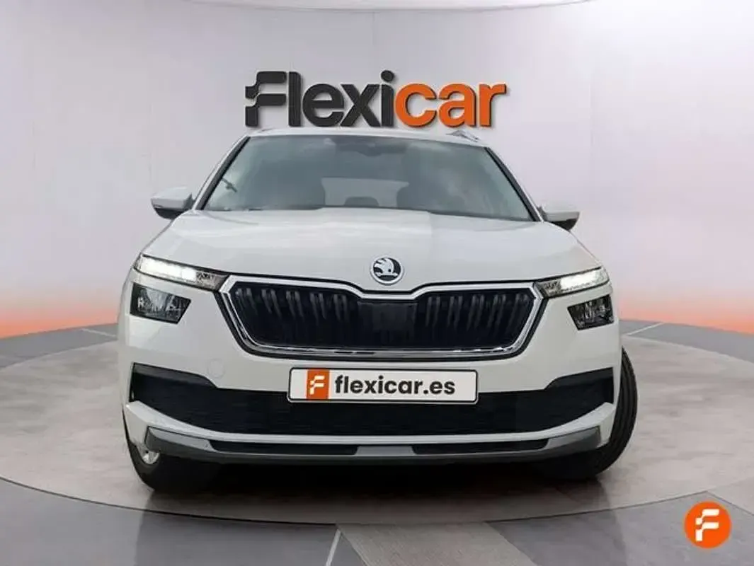 Usado Skoda Kamiq Ambition 110 CV (80 kW) 2021 Blanco SUV