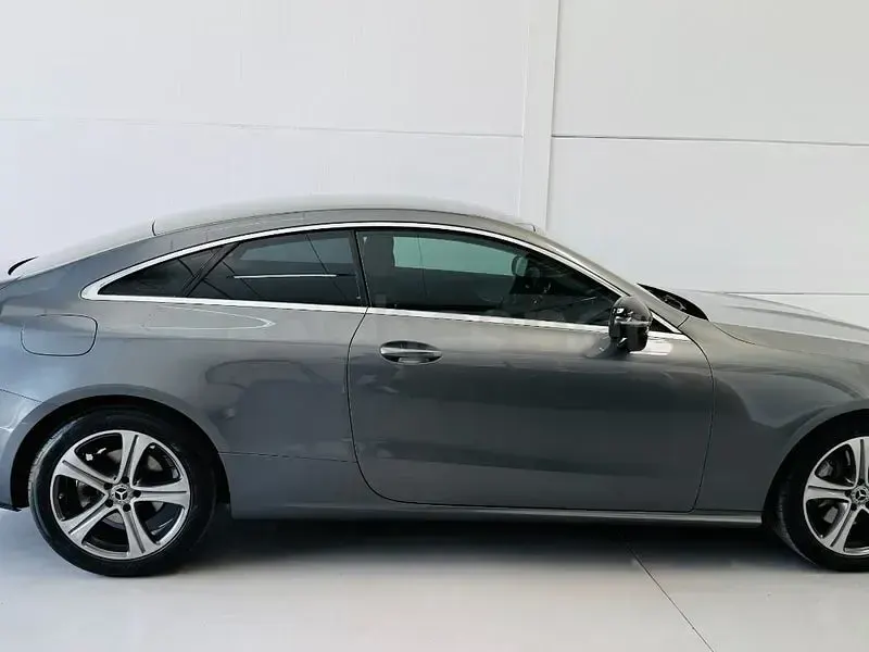Usado Mercedes E200 184 CV (135 kW) 2017 Gris / plata Coupe