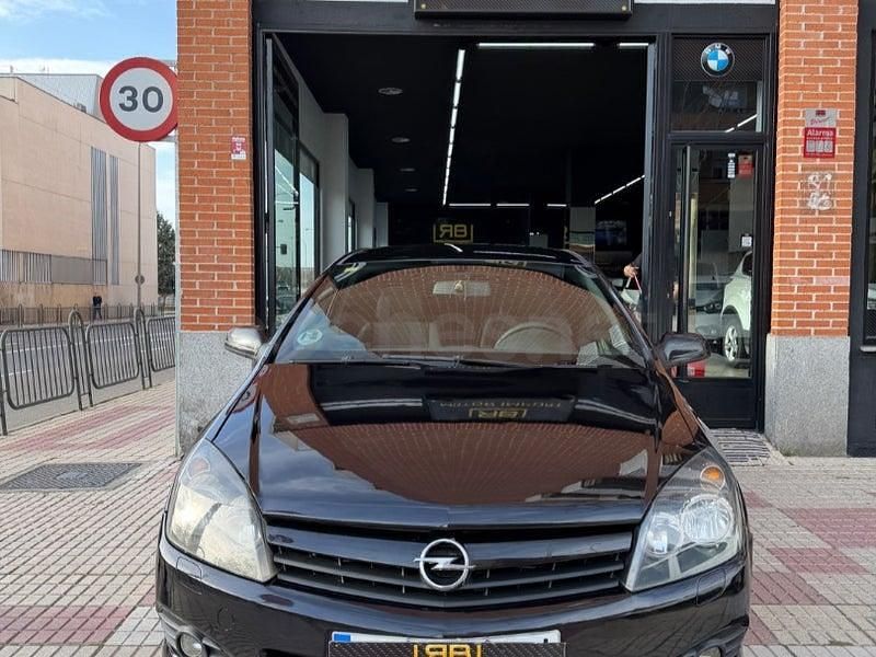 Usado Opel Astra GTC Sport 120 CV (88 kW) 2007 Negro Berlina