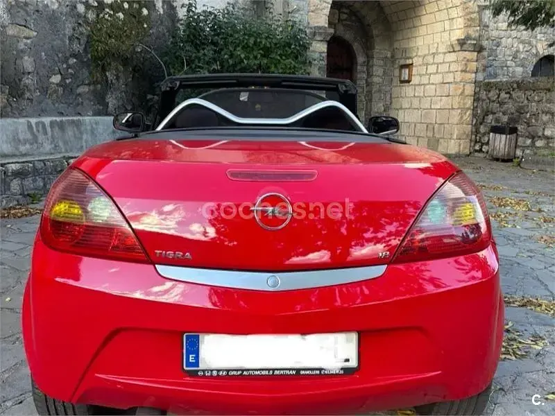 Usado Opel Tigra Sport 125 CV (91 kW) 2005 Rojo Descapotable