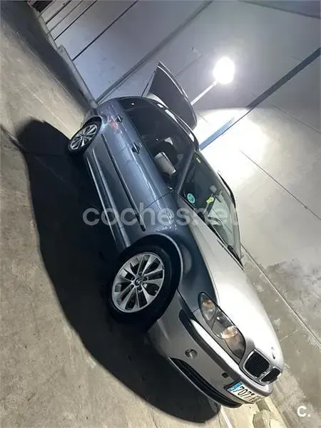 Usado BMW 318 143 CV (105 kW) 2006 Gris / plata Familiar