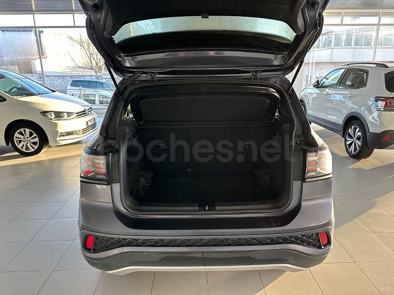 Usado VW T-Cross R-line 150 CV (110 kW) 2025 Gris / plata SUV