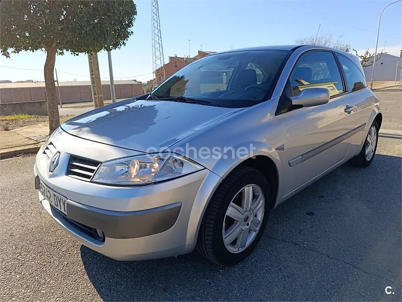 Gris / plata Usado 2006 Renault Mégane II Dynamique Berlina | 2500 € (Buen precio) - Imagen 1/4