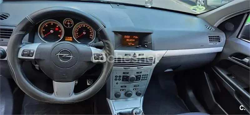 Usado Opel Astra Cosmo 100 CV (73 kW) 2007 Negro Berlina