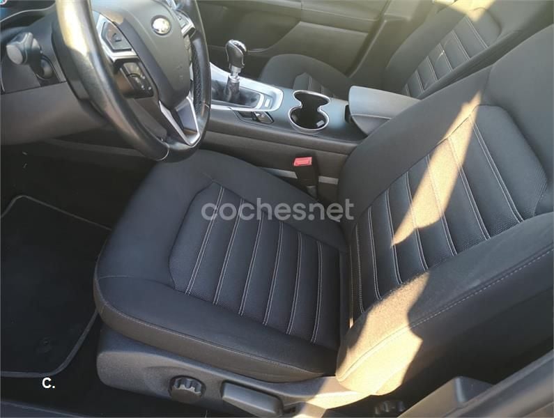 Usado Ford Mondeo Trend 120 CV (88 kW) 2018 Verde Familiar