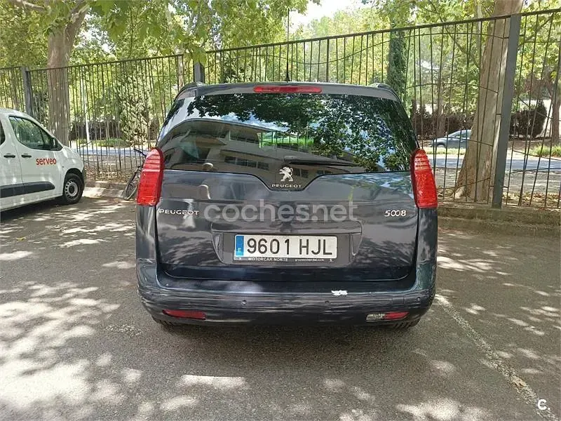 Usado Peugeot 5008 112 CV (82 kW) 2012 Azul Monovolumen