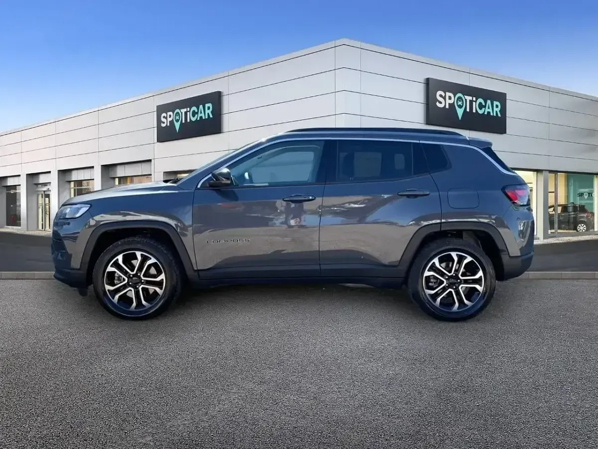 Usado Jeep Compass Limited 190 CV (139 kW) 2022 Gris SUV