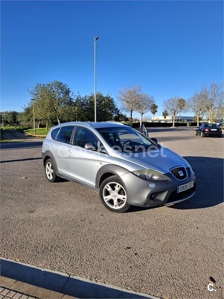 Usado Seat Altea 140 CV (102 kW) 2008 Gris / plata Monovolumen