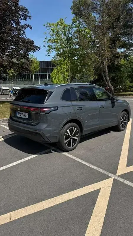 Usado VW Tiguan 204 CV (150 kW) 2025 Gris SUV