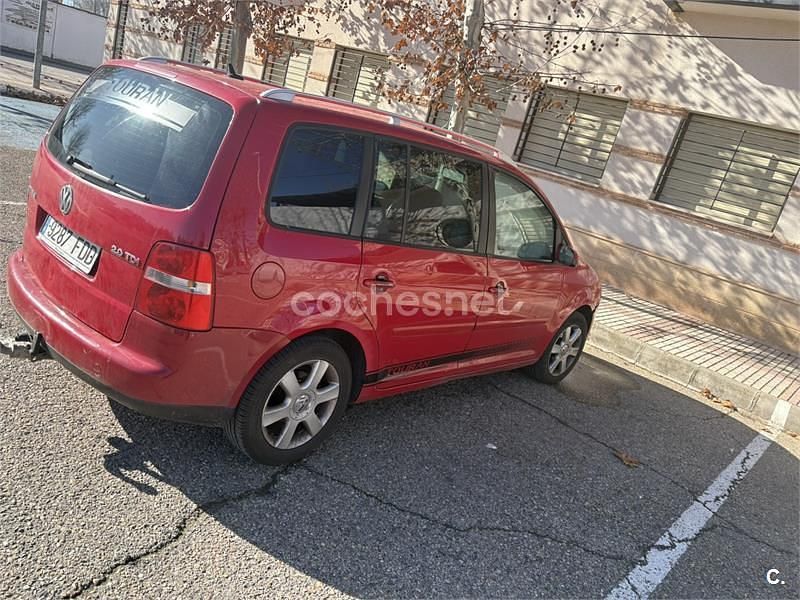Usado VW Touran 140 CV (102 kW) 2006 Rojo Monovolumen