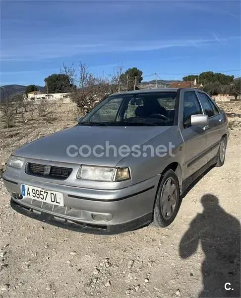 Usado Seat Toledo Sport 110 CV (80 kW) 1999 Gris / plata Berlina
