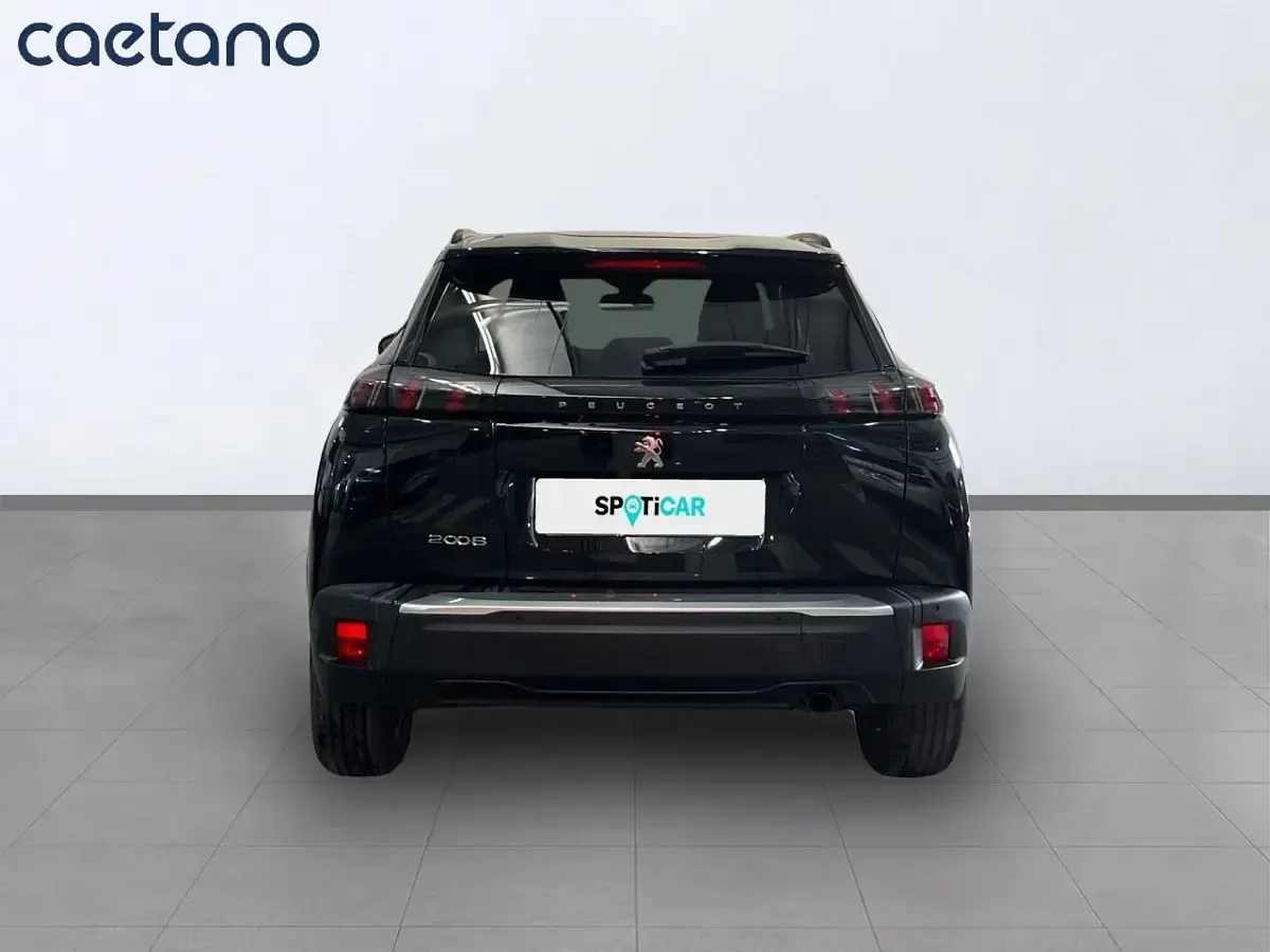 Usado Peugeot 2008 Allure 100 CV (73 kW) 2022 Negro SUV