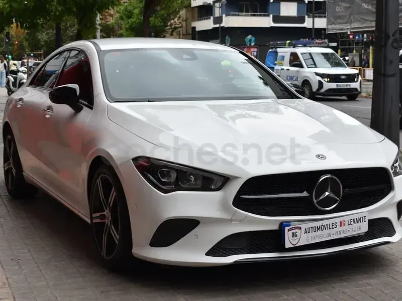 Usado Mercedes CLA200 163 CV (119 kW) 2019 Blanco Berlina